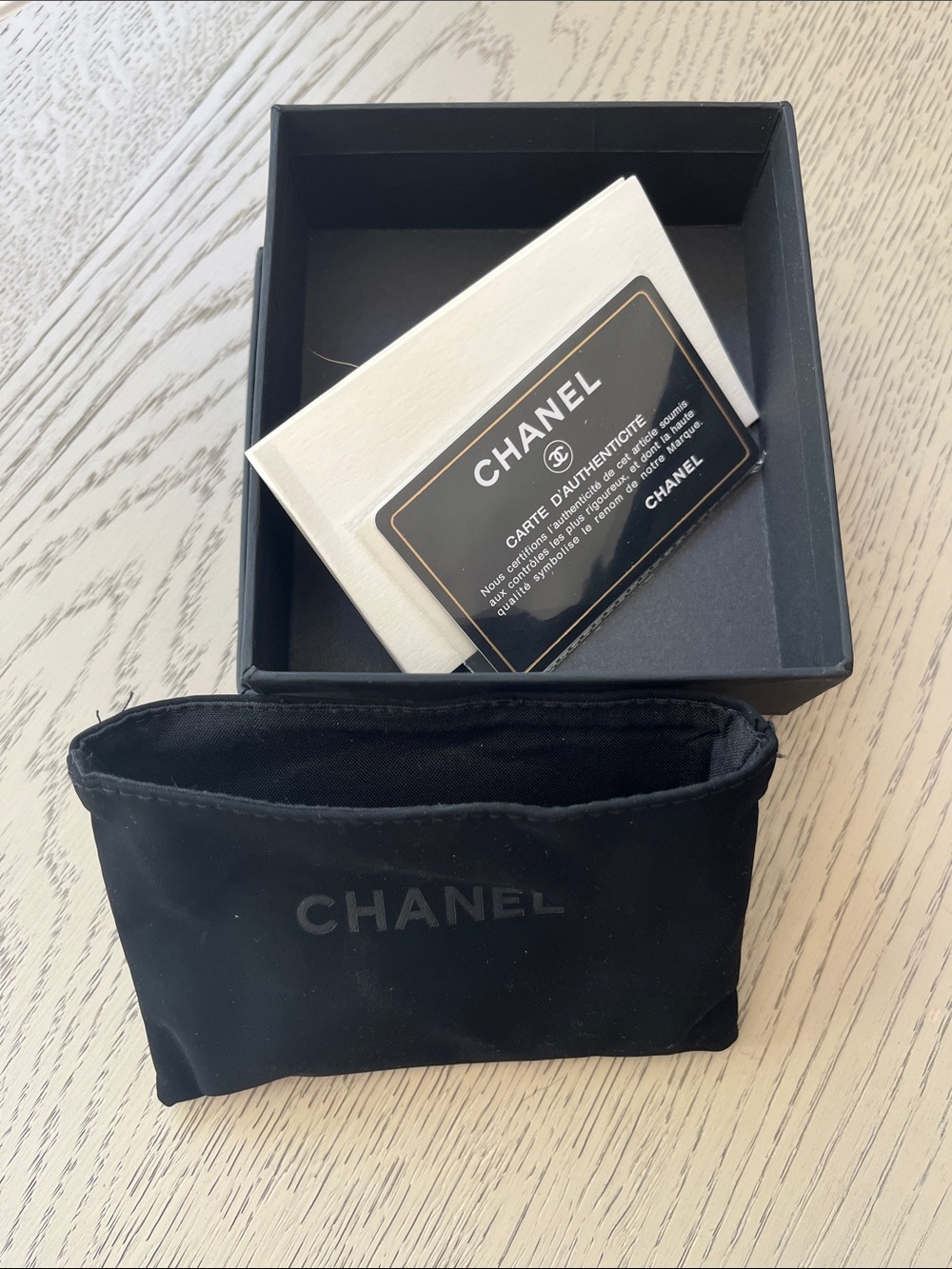 Chanel Compact Card Case / Black Caviar CC - Picture 8 of 12